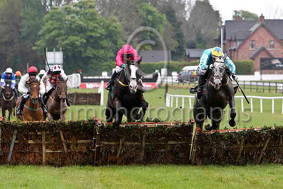 Johannisberger (8, cerise) & P Carberry - 2nd  &  Back To Balloo (5, light blue ) & Ruby Walsh - Winner - FT8E2676-e