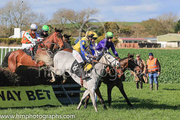 01st HEARTBREAK KID and B O'Neill ( 5 , PURPLE; green cap ) Trainer: Colin Bowe , Owner : Walsh, Brendan P.