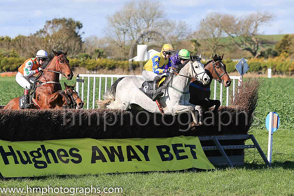 01st HEARTBREAK KID and B O'Neill ( 5 , PURPLE; green cap ) Trainer: Colin Bowe , Owner : Walsh, Brendan P.