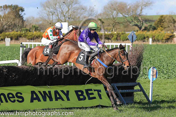 01st HEARTBREAK KID and B O'Neill ( 5 , PURPLE; green cap ) Trainer: Colin Bowe , Owner : Walsh, Brendan P.