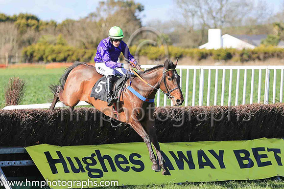 01st HEARTBREAK KID and B O'Neill ( 5 , PURPLE; green cap ) Trainer: Colin Bowe , Owner : Walsh, Brendan P.