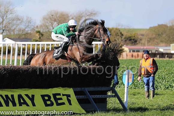 01st MR HENDRICKS and B O'Neill ( 22 , EMERALD GREEN,red seams; emerald green sleeves,red seams; white cap ) Trainer: Kate Harrington,, Owner : Kate Harrington