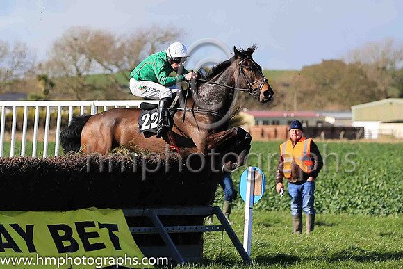 01st MR HENDRICKS and B O'Neill ( 22 , EMERALD GREEN,red seams; emerald green sleeves,red seams; white cap ) Trainer: Kate Harrington,, Owner : Kate Harrington