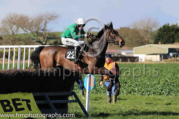 01st MR HENDRICKS and B O'Neill ( 22 , EMERALD GREEN,red seams; emerald green sleeves,red seams; white cap ) Trainer: Kate Harrington,, Owner : Kate Harrington