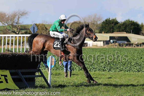 01st MR HENDRICKS and B O'Neill ( 22 , EMERALD GREEN,red seams; emerald green sleeves,red seams; white cap ) Trainer: Kate Harrington,, Owner : Kate Harrington