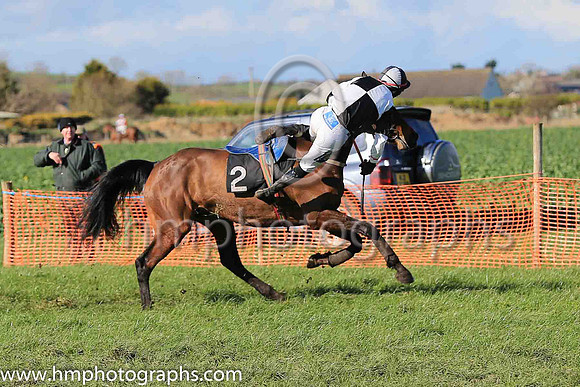 ISLANDRAY and A J Fox ( 2 ,Antrim (H) - BLACK  WHITE QTD; black  white hlvd sleeves; white cap ) Trainer: Colin S. McKeever , Owner : W.W. Dennison