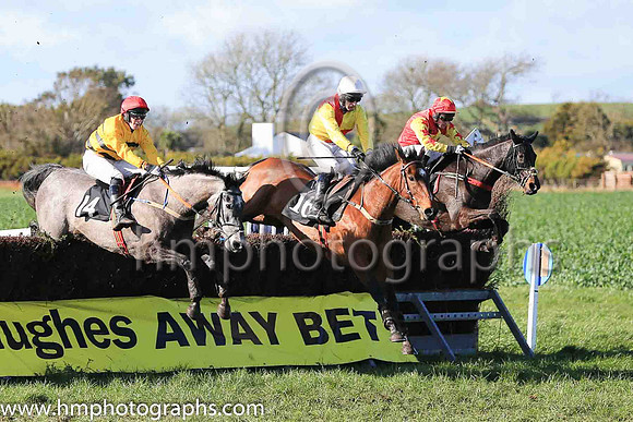 01st DAENERYS STORMBORN and R James ( 7 , RED,yellow star; yellow sleeves,red stars; red cap,yellow star ) Trainer: D.M. Christie,, Owner : Karen Barry Eoin G.