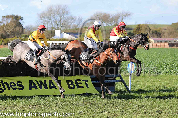 01st DAENERYS STORMBORN and R James ( 7 , RED,yellow star; yellow sleeves,red stars; red cap,yellow star ) Trainer: D.M. Christie,, Owner : Karen Barry Eoin G.