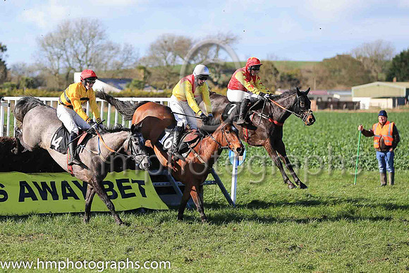 01st DAENERYS STORMBORN and R James ( 7 , RED,yellow star; yellow sleeves,red stars; red cap,yellow star ) Trainer: D.M. Christie,, Owner : Karen Barry Eoin G.
