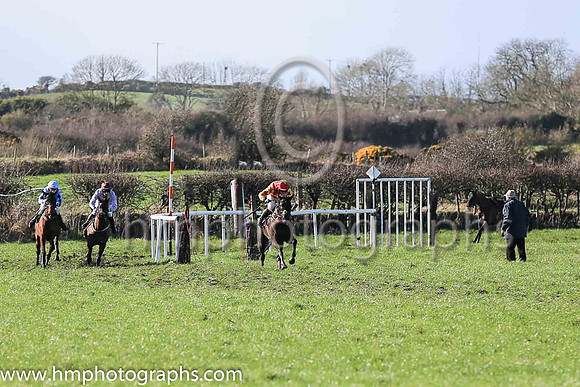 01st DAENERYS STORMBORN and R James ( 7 , RED,yellow star; yellow sleeves,red stars; red cap,yellow star ) Trainer: D.M. Christie,, Owner : Karen Barry Eoin G.