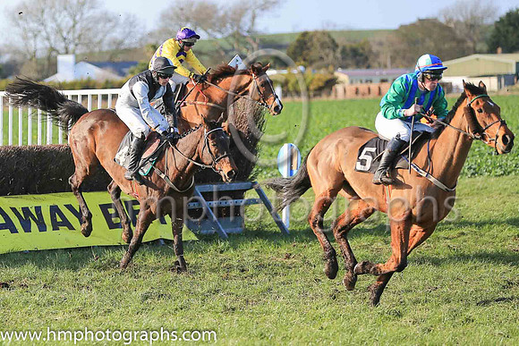01st DECOR IRLANDAIS (FR) and N McParlan ( 3 ,Antrim (H) - YELLOW,purple chevrons; yellow sleeves; purple cap,yellow star ) Trainer: Noel C. Kelly , Owner : Shauna Kelly