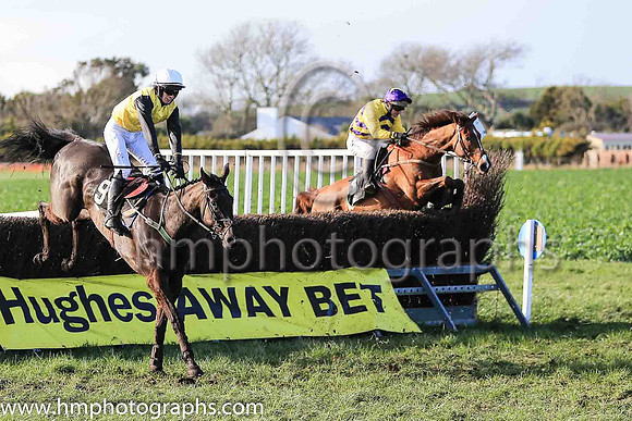 01st DECOR IRLANDAIS (FR) and N McParlan ( 3 ,Antrim (H) - YELLOW,purple chevrons; yellow sleeves; purple cap,yellow star ) Trainer: Noel C. Kelly , Owner : Shauna Kelly