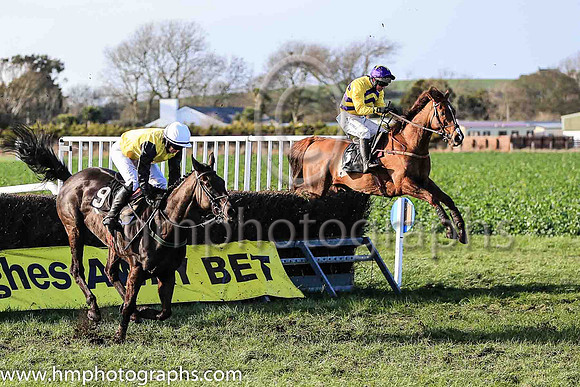 01st DECOR IRLANDAIS (FR) and N McParlan ( 3 ,Antrim (H) - YELLOW,purple chevrons; yellow sleeves; purple cap,yellow star ) Trainer: Noel C. Kelly , Owner : Shauna Kelly