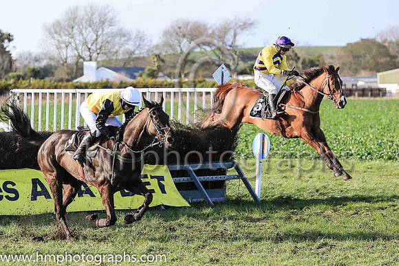 01st DECOR IRLANDAIS (FR) and N McParlan ( 3 ,Antrim (H) - YELLOW,purple chevrons; yellow sleeves; purple cap,yellow star ) Trainer: Noel C. Kelly , Owner : Shauna Kelly