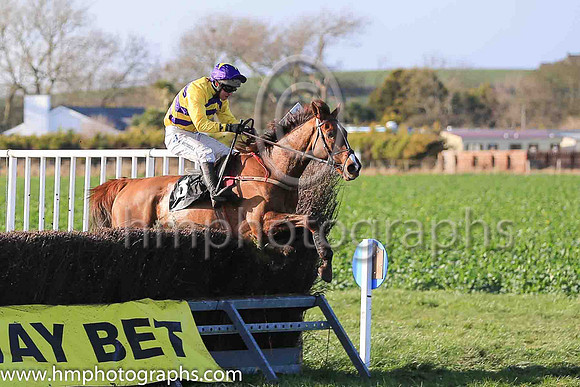 01st DECOR IRLANDAIS (FR) and N McParlan ( 3 ,Antrim (H) - YELLOW,purple chevrons; yellow sleeves; purple cap,yellow star ) Trainer: Noel C. Kelly , Owner : Shauna Kelly