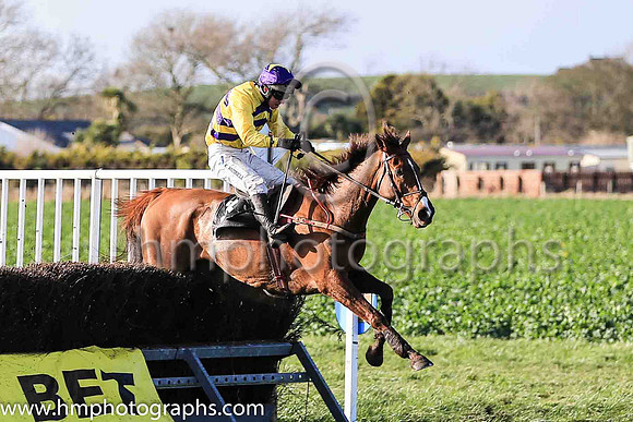01st DECOR IRLANDAIS (FR) and N McParlan ( 3 ,Antrim (H) - YELLOW,purple chevrons; yellow sleeves; purple cap,yellow star ) Trainer: Noel C. Kelly , Owner : Shauna Kelly