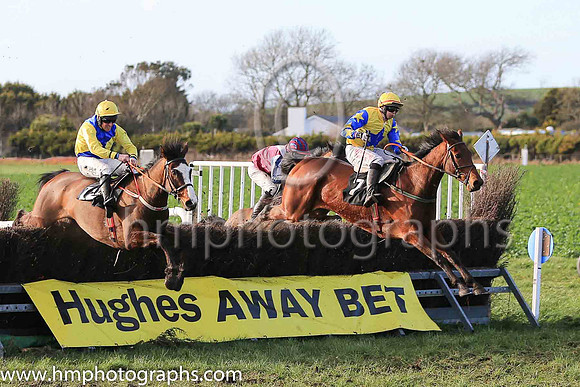 01st DONTGETFOOLEDAGAIN (FR) and S Fitzgerald ( 7 , YELLOW,royal blue star; royal blue sleeves,yellow stars; yellow cap,royal blue star ) Trainer: Shane Hassett , Owner : Jane Davis