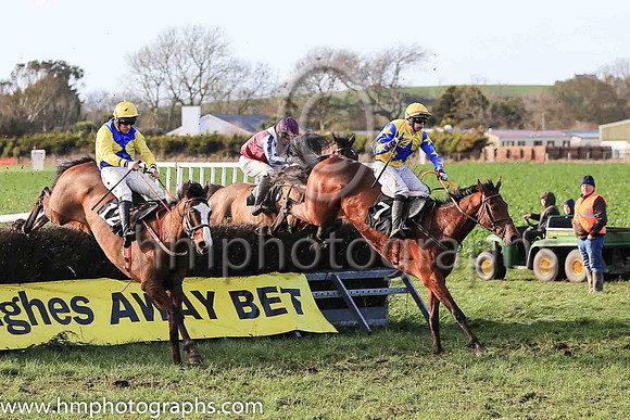 01st DONTGETFOOLEDAGAIN (FR) and S Fitzgerald ( 7 , YELLOW,royal blue star; royal blue sleeves,yellow stars; yellow cap,royal blue star ) Trainer: Shane Hassett , Owner : Jane Davis