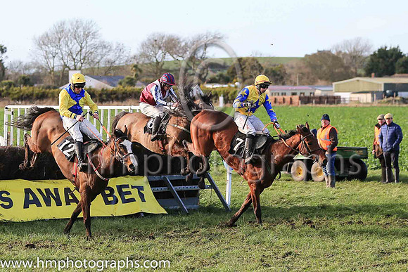 01st DONTGETFOOLEDAGAIN (FR) and S Fitzgerald ( 7 , YELLOW,royal blue star; royal blue sleeves,yellow stars; yellow cap,royal blue star ) Trainer: Shane Hassett , Owner : Jane Davis