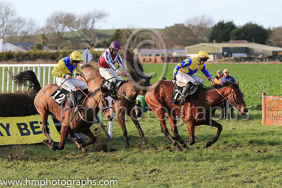 01st DONTGETFOOLEDAGAIN (FR) and S Fitzgerald ( 7 , YELLOW,royal blue star; royal blue sleeves,yellow stars; yellow cap,royal blue star ) Trainer: Shane Hassett , Owner : Jane Davis
