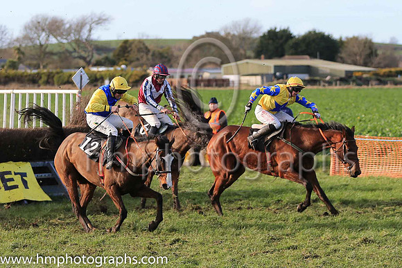 01st DONTGETFOOLEDAGAIN (FR) and S Fitzgerald ( 7 , YELLOW,royal blue star; royal blue sleeves,yellow stars; yellow cap,royal blue star ) Trainer: Shane Hassett , Owner : Jane Davis