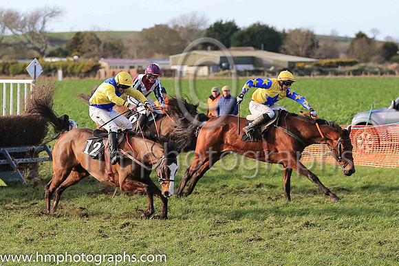 01st DONTGETFOOLEDAGAIN (FR) and S Fitzgerald ( 7 , YELLOW,royal blue star; royal blue sleeves,yellow stars; yellow cap,royal blue star ) Trainer: Shane Hassett , Owner : Jane Davis