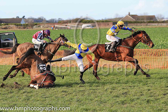 SASTRUGA and B O'Neill ( 12 ,royal blue, yellow diabolo, yellow sleeves. yellow cap) Trainer: JTR Dreaper , Owner : Knockalough Syndicate