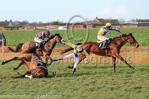 SASTRUGA and B O'Neill ( 12 ,royal blue, yellow diabolo, yellow sleeves. yellow cap) Trainer: JTR Dreaper , Owner : Knockalough Syndicate