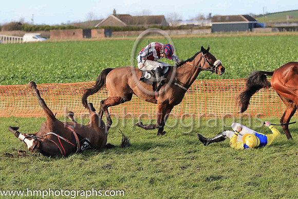 SASTRUGA and B O'Neill ( 12 ,royal blue, yellow diabolo, yellow sleeves. yellow cap) Trainer: JTR Dreaper , Owner : Knockalough Syndicate