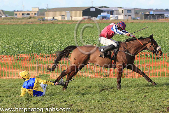 SASTRUGA and B O'Neill ( 12 ,royal blue, yellow diabolo, yellow sleeves. yellow cap) Trainer: JTR Dreaper , Owner : Knockalough Syndicate