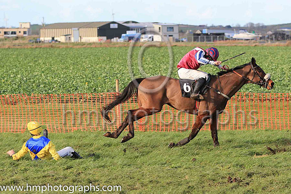 SASTRUGA and B O'Neill ( 12 ,royal blue, yellow diabolo, yellow sleeves. yellow cap) Trainer: JTR Dreaper , Owner : Knockalough Syndicate