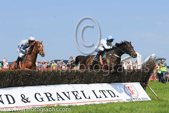 01st VAL MOME (FR) and M J O'Hare ( 19 , WHITE,light blue chevron; white sleeves; light blue cap ) Trainer: J.G. Cosgrave,, Owner : J.G. Cosgrave