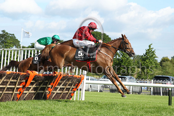 01st Banks Boy and J.W. Kennedy (5 ,red and black diamonds ), Trainer:Gordon Elliott , Owner:Mrs Ann Marie McManus