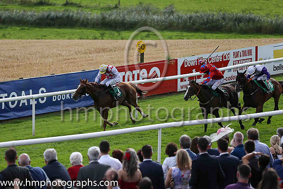 01st Coolfighter and D E Splaine ( 3 , white and red diamonds ) Trainer - N Dooly , Owner - The Cool Boys Partnership