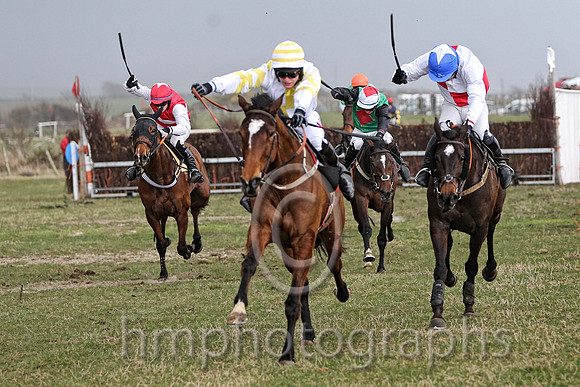 01st Josh's Sister ( 10 )  R James - Trainer: Donnchadh Doyle - yellow  white qtrd