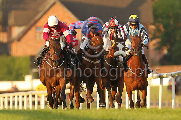 01st Moratorium and Ms L O'Neill 3 ( 6 , maroon, white star,white cap ) Trainer - G Elliott , Owner - Gigginstown House Stud