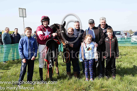 01st DIRECT FIRE and D G Lavery ( 5 , MAROON,white star; maroon sleeves,white armlet; maroon cap,white star ) Trainer: B.R. Hamilton , Owner : Gigginstown House Stud