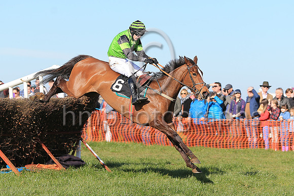 01st GLENMONA and M J O'Hare ( 6 , LIGHT GREEN,black star; black sleeves,light green armlet; black  light green hooped cap ) Trainer: Gerald Quinn , Owner : McKay, Kieran