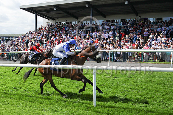 01st Typical Thomas (9 , blue, white diabolo ) Jockey: Peter Smithers7 , Trainer: James Andrew Fahey