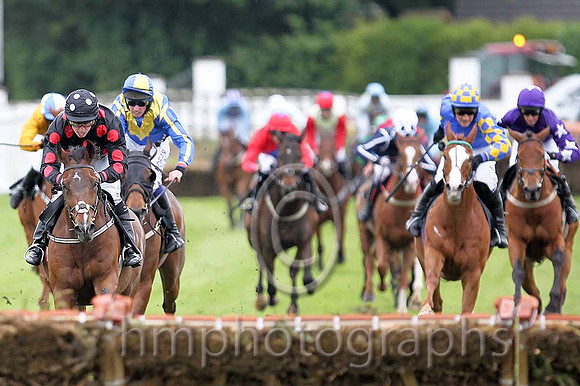 R3 - Doroob (Black red spots) 1st, Jockey M W Bowes , Seldom Fed (Blue Yellow chevron) 3rd, Quai Du Roi (Blue Yellow Check Sleeves) 2nd -  FT8E0464-e