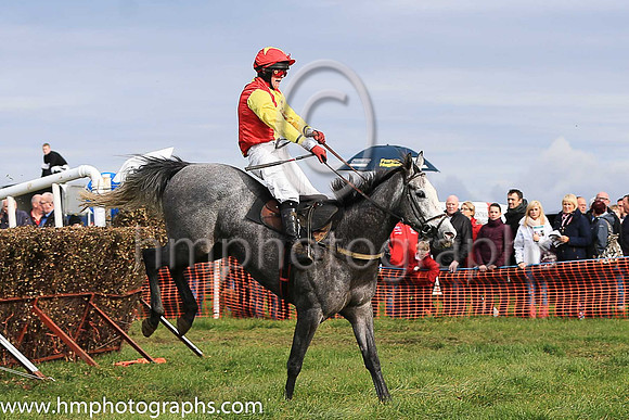 CHARIOT WARRIOR and G S Quinn ( 16 , RED,yellow panel; yellow sleeves; red cap,yellow star ) Trainer: Robert Brown Kerr,, Owner : James Brown Kerr