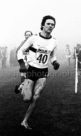 Eamonn Coghlan (40) 3rd in 24.50 - IMG_0016-e3a4j-3