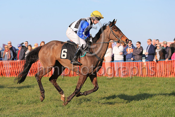 01st ROSSAMILAN and l O'Carroll ( 6 , BLACK,white cross belts; blue sleeves; yellow cap ) Trainer: Paul McAleese , Owner : Laura McAleese