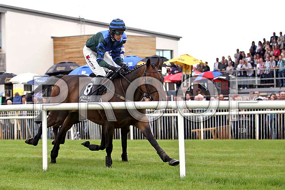 Vardas Hall in the lead - CU2D2003-e