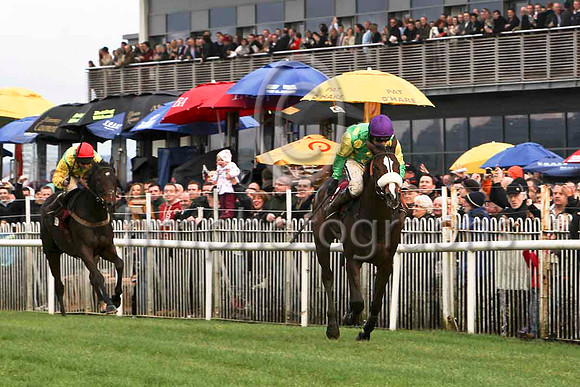Kauto Star , Jockey Ruby Walsh - Winner followed by Sizing Europe , Jockey A E Lynch 2nd- CU2D1115-e2