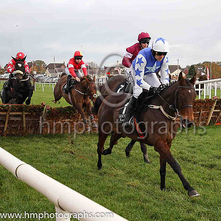 01st Airlie Beach and R Walsh ( 1 , blue, light blue star, yellow seams ) Trainer - W P Mullins , Owner - Supreme Horse Racing Club  K Sharp