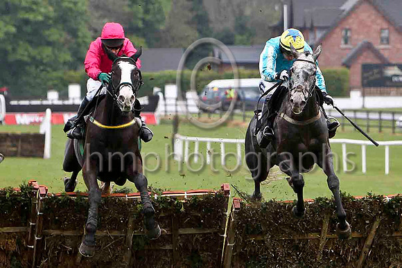 Johannisberger (8, cerise) & P Carberry - 2nd  &  Back To Balloo (5, light blue ) & Ruby Walsh - Winner - FT8E2677-e2