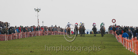 Large crowds at the Tynan and Armagh Hunt Point to Point Races at Farmacaffley Armagh