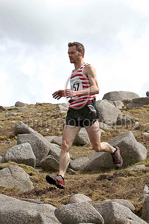 Gavin Mullholland - 11th in 52:55 - Calder Valley fell Runners - FT8E3705-e