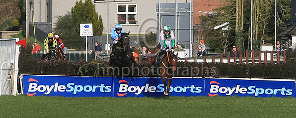 01st Goose Man and Mr Pat Taaffe7 ( 4 , pink, green chevron ) Trainer - T J Taaffe , Owner - Mrs Fitri Hay